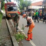 Babinsa Koramil 02/Sawah Besar Melaksanakan Kerja Bakti Bersama Warga