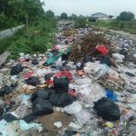 Sampah Plastik Bercampur Pembalut Menggunung Di Desa Pangean Lamongan Hinga Timbulkan Bau Tak Sedap