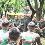 Pangdam Jaya Dampingi Panglima TNI Makan Bersama Prajurit yang Bertugas Pengamanan Pemilu