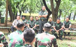 Pangdam Jaya Dampingi Panglima TNI Makan Bersama Prajurit yang Bertugas Pengamanan Pemilu