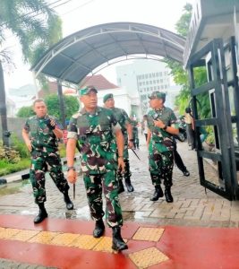 Dandim 0501/JP dan Kapolres Metro Jakpus Mengecek Langsung Kesiapan TPS 10 Sebagai Tempat Pencoblosan Presiden RI