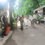 Babinsa Duren Sawit Bersama Warga dan Tiga Pilar Bersihkan Sampah Lingkungan