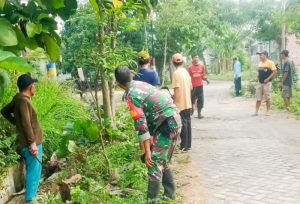 Babinsa Koramil Malo Bojonegoro Bersama Pemdes dan Masyarakat Desa Sudah Laksanakan Karya Bakti Lingkungan