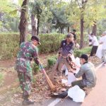 Bersih Lingkungan Oleh Warga dan Babinsa Koramil Pulogadung
