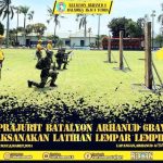 Batalyon Arhanud 6/BAY Melaksanakan Latihan Lempar Pisau dan Kampak Dalam Kegiatan Bimbingan Jasmani Militer