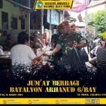 Prajurit Batalyon Arhanud 6/BAY Melakukan Program Rutin “Jum’at Berbagi”