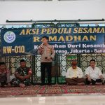 Kapolsek Cengkareng Bersama 4 Pilar Bagikan Ratusan Paket Sembako