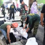Babinsa Koramil Gambir Melaksanakan Kerja Bakti Bersama Warga Binaan