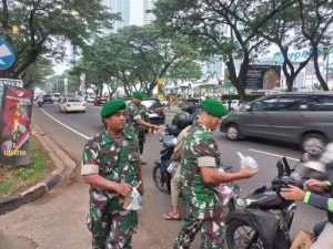 Tebarkan Kebahagiaan, Korem 052/Wkr, terus Berbagi Takjil Gratis