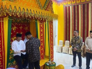 Komandan Lanal Sabang Disambut Prosesi Adat Peusijuek di Pendopo Walikota Sabang