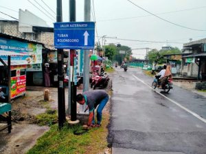 Antisipasi Kemacetan Dishub Bojonegoro Pasang Rambu Alternatif Petunjuk Arah Jelang Lebaran