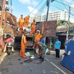 Wujudkan Lingkungan Bersih, Babinsa Koramil 05/Tanah Abang Kerja Bakti Bersama Warga dan Anggota PPSU