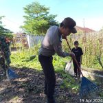 Polsek Porsea Bersama Babinsa Dan Warga Kompak Gelar Gotong Royong