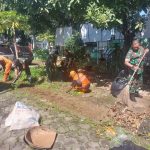 Bersihkan Lingkungan Warga, Koramil Kramatjati Giat Karya Bakti