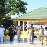 Kenang Jasa Pahlawan, Danlanal Banjarmasin Beserta Forkopimda Kalsel Ziarah di TMP Hassan Basry