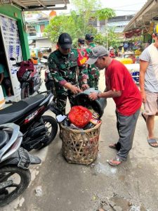 Pasar Gembrong Sasaran Pembersihan Koramil 08/JB, Warga Dan Anggota PPSU