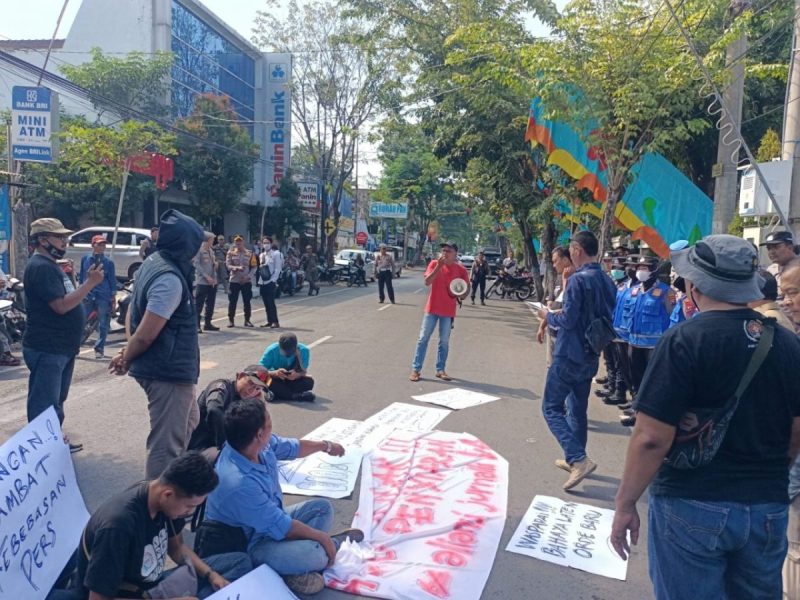Puluhan Wartawan Lamongan Turun Kejalan Tolak RUU Penyiaran