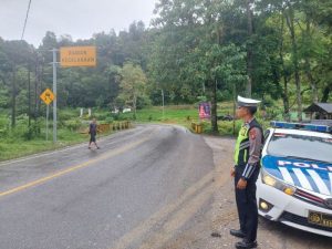 Kasatlantas Polres Toba Himbau Masyarakat Untuk Menghubungi 110 Jika Mengetahui Orang Yang Menjurus Ke Arah Negatif