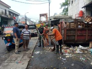 Lingkungan Bersih, Babinsa Kel. Kayu Putih Bersama PPSU dan PPSU Kerja Bakti