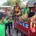 Kapolsubsektor Pasar Induk Kramatjati Bersama Warga dan Pedagang Kerja Bakti Bersih-bersih Lingkungan Pasar