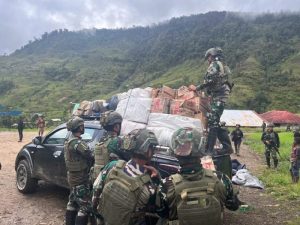 Prajurit Koops Habema Sinergi Bersama Warga Mbua Jaga Keamanan Wilayah di Nduga Papua