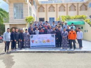 Gerakan Jumat Berbagi, Prajurit Posal Gunungsitoli Laksanakan Pembagian Makanan Kepada Jama’ah Masjid Al- Furqan