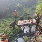 Sinergitas TNI-Polri Dan Masyarakat Untuk Kenyamanan Lingkungan Dengan Kerja Bakti Bersihkan Kali Rawalumbu