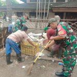 Petugas Kebersihan Bersama Babinsa Duren Sawit Ciptakan Lingkungan Bersih