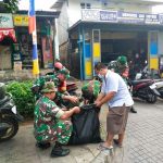 Karya Bhakti Koramil 07/Cipayung bersama Warga Bersihkan Sampah Lingkungan