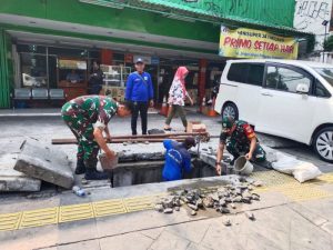 Babinsa Koramil 01/Jatinegara, Normalisasi Saluran Air Bersama SDA