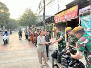 Prajurit Batalyon Arhanud 6/BAY Kembali Menggelar Jum’at Berbagi Kepada Warga Sekitar