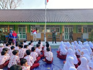 Babinsa Koramil 08/Jagakarsa Beri Penguatan Karakter Pancasila di SDN 01 Srengseng Sawah