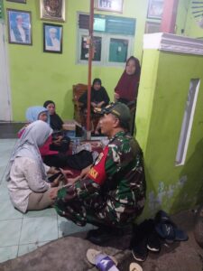 Sigap, Koramil 01/Tebet bantu Padamkan Kebakaran di Bukit Duri