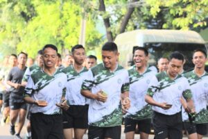 Prajurit Yonarhanud 6/BAY Melaksanakan Kegiatan Olahraga Lari Menggunakan Aplikasi Nike Run Club