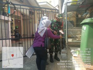 Babinsa Koramil 03/Pasar Minggu Bersama Kader Jumantik Laksanakan PSN
