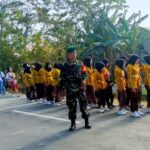 Babinsa Jamberejo Koramil Kedungadem Bojonegoro berikan Pengamanan Jalan Sehat
