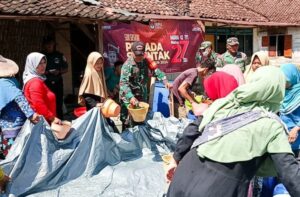 Babinsa Kodim Bojonegoro Distribusikan 40 Ribu Liter Air Bersih untuk Warga Sugihwaras