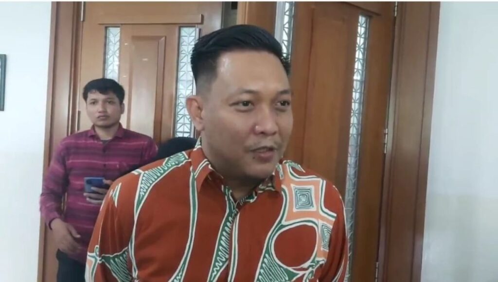 Sidang Perdana Kasus Pelanggaran ITE Dipadati Pendukung Terdakwa