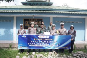 Satlantas Polres Toba Bhakti Sosial Menyambut HUT Lalulintas Bhayangkara Ke 69
