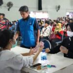 Serahkan BLT Buruh Rokok, Pj Wali Kota Kediri : Belanjakan Dengan Bijak dan Jangan Konsumtif