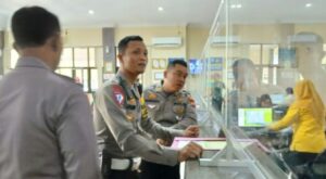 Pastikan Pelayanan Maksimal, Kasatlantas Polres Polres Kediri Kota Cek Samsat Kota Kediri