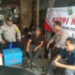 Ngopi Kamtibmas: Polsek Matraman dan Warga Utan Kayu Selatan Jaga Keamanan Lingkungan jelang Pilkada Serentak 2024