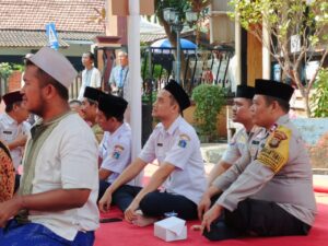 Eratkan Silaturahmi, Anggota Polsek Pulogadung Hadiri Peringatan Maulid Nabi di Rawamangun