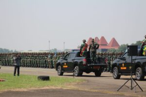 Prajurit Batalyon Arhanud 6/BAY Melaksanakan Latihan Defille Dalam Rangka HUT TNI ke-79