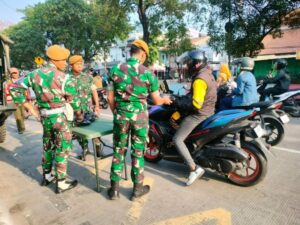 Prajurit Batalyon Arhanud 6/BAY Melaksanakan Jumat Berkah yang Sudah Menjadi Program Rutin