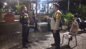 Bhabinkamtibmas Kelurahan Gunung Sahari Selatan Melaksanakan Kegiatan Patroli dan Sambang Dialogis
