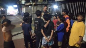 Bhabinkamtibmas Kelurahan Gunung Sahari Selatan melaksanakan kegiatan Sambang dan Patroli Dialogis