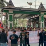 Puluhan Masa GPI Geruduk Pendopo Kabupaten Blitar