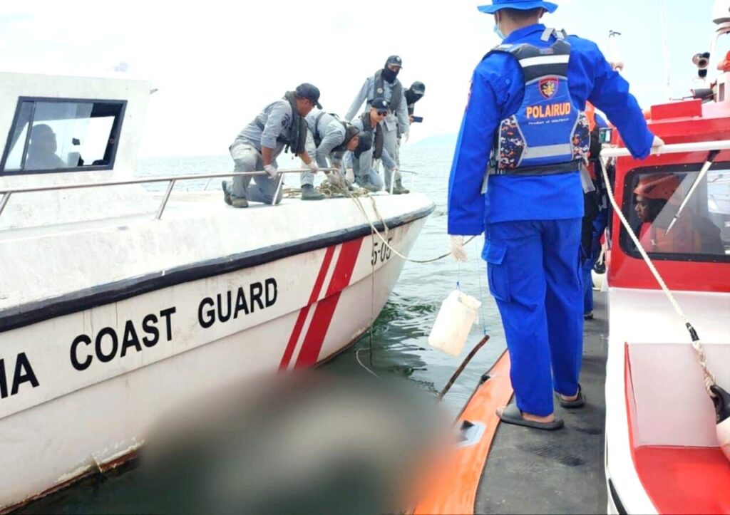 Bakamla RI bersama Tim SAR Gabungan Berhasil Temukan Korban KM Karya Sempurna 7 di Perairan Kubu Raya