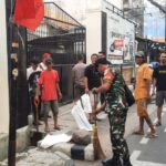 Babinsa Koramil 02/Sawah Besar Dan Sudin Tata Air Laksanakan Grebek Lumpur